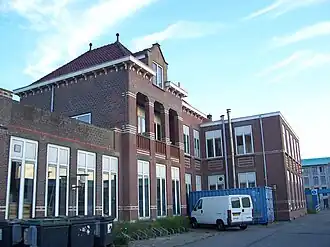 Een van de laatste oude bijgebouwen van het Zeehospitium