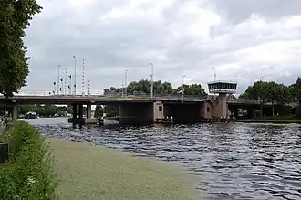 Dr. Albert Schweitzerbrug over de Oude Rijn in Alphen aan den Rijn