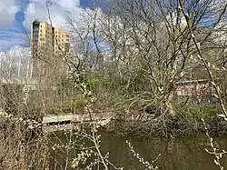 De brug met de A10 op de achtergrond (april 2021)