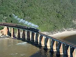 Brug over de Kaaimansrivier