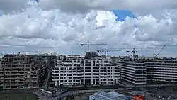 Campus fase 2 in aanbouw met The Wave en The Wing aan de Céramiquelaan langs het toekomstige Schegpark (2024)