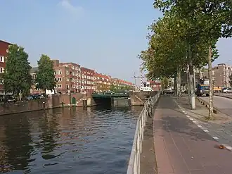 De Overtoomse Sluis gezien vanaf de Amstelveenseweg in 2007.