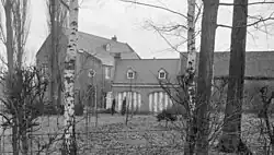 Huis Eyll (links) en hoeve