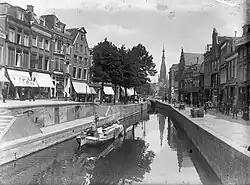 Rechts Over de Kelders, links de Kelders