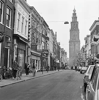 Doorkijk, de Oosterstraat, met zicht op de Martinitoren