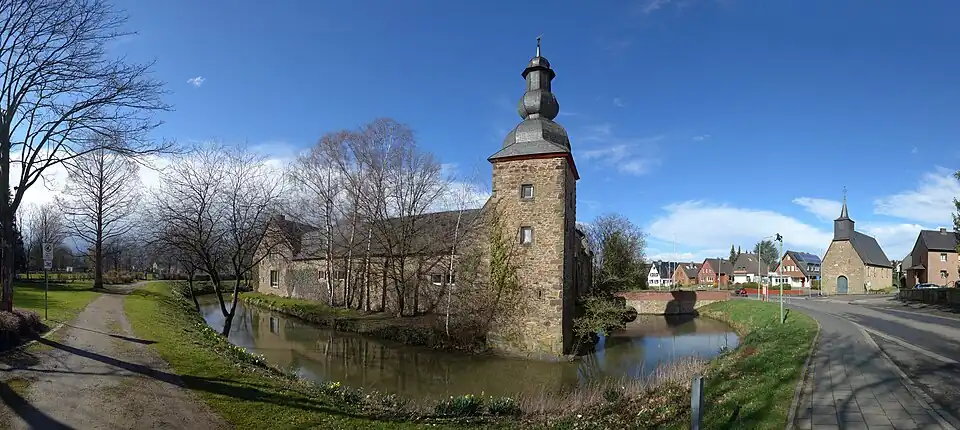 Panorama Schloss Birgel met de kapel