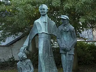 Beeld van Glorieux, een weeskind en een bedelaar (in Ronse, door Florent Devos)