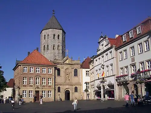 Markt met Gaukirche