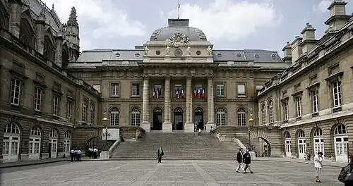 Cour du Mai