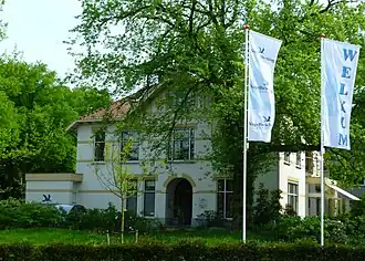 Het pand van Vogelbescherming Nederland, met daarin het verenigingsbureau en de winkel.