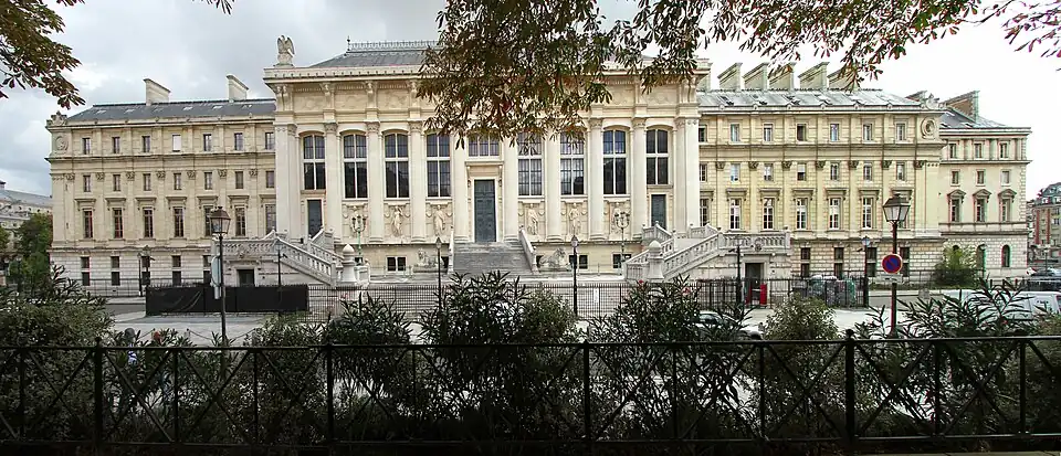 Westgevel Cour d'assises, overzicht