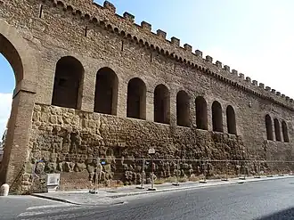 Bij het kruispunt van de Borgo Sant'Angelo en Via della Traspontina.