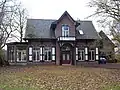 Villa met aangebouwd koetshuis(tot 1984: Meta)
