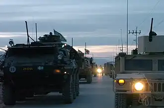 ISAF-pantservoertuigen in Mazar-e Sjarif in november 2006.