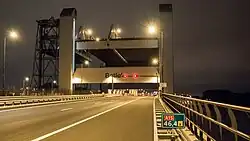 De nieuwe Botlekbrug in de A15. Geopende toestand tijdens onderhoud.