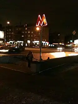 De zuidoostelijke toegangstrap van de westelijke verdeelhal