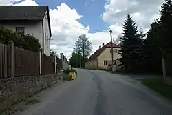 Weg door het dorp (2013)