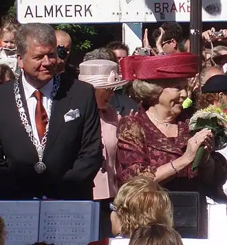 Burgemeester F.A. Petter met koningin Beatrix (2007)