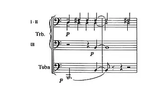 Tweetonig dominant motief in de trombones en de tuba