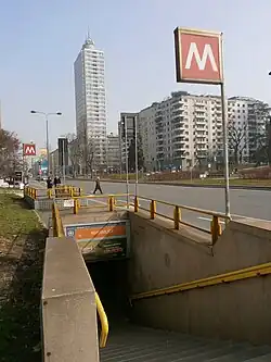 De zuidwestelijke toegang van het station