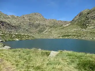 De Pic de Tristaina met op de voorgrond de Estany de Tristaina