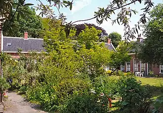 Een deel van de tuin van het gasthuis