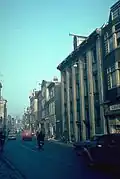 De Sint Antoniesbreestraat met het Huis De Pinto, ca. 1960.Bron: bma.amsterdam.nl