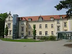 In de kelder van dit gebouw (Sonnenstein, C 16) werden meer dan 14.000 mensen door de nazi's vermoord