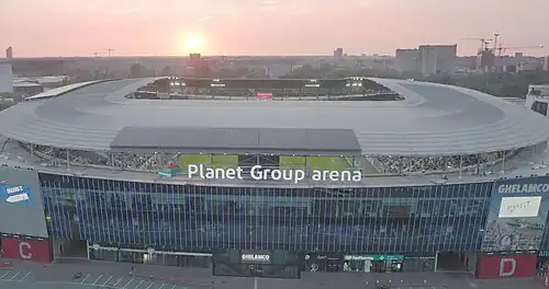 Planet Group arena bij zonsondergang