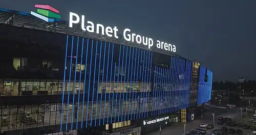 Avondzicht op de Planet Group arena
