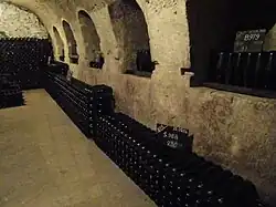 Flessen in de kelder