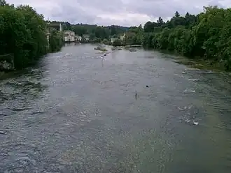 Gezicht op Pont-de-Poitte en de Ain
