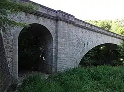 Brug over de Mare bij Saint- Gervais-sur-Mare