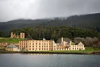Uitzicht op Port Arthur, Tasmanië, een van de 11 strafrechtelijke plaatsen.