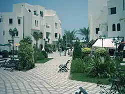 Uitzicht over een pleintje in port El Kantaoui