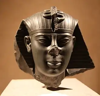 Hoofd van beeld van farao Amasis IINeues Museum