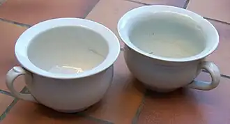 Twee&nbsp;po's&nbsp;van&nbsp;aardewerk (2005)