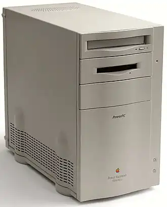 Power Macintosh 8100/80AV met een behuizing op basis van de Quadra 800