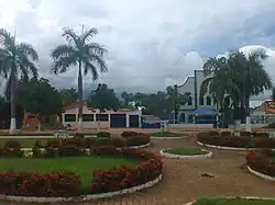 Plein voor de pinkstergemeente Assembleia de Deus aan de hoofdweg van Eldorado