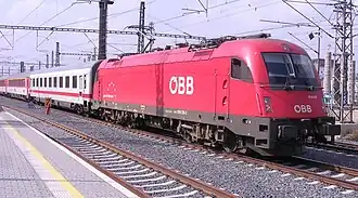 ÖBB locomotief 1216 235-2 met EuroCity 173 Vindobona op 21 september 2009 te Praha-Libeň
