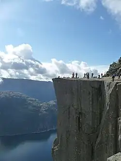 De klif en het Lysefjord