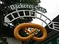 Uithangbord van een pretzel-bakkerij in Oostenrijk