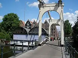 Sloterdijkerbrug, een houten ophaalbrug naar het Prinseneiland