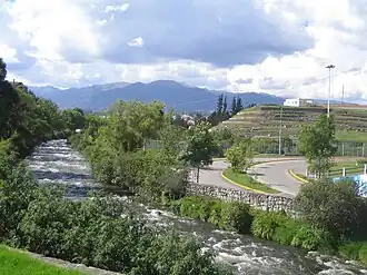 Tomebamba rivier (links)