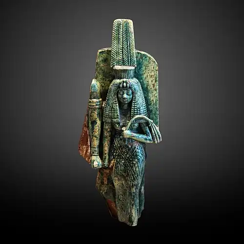 Haar gemaal, Amenhotep III, werd mogelijk afgebeeld aan de rechterzijde(ca. 1391-1353 v. Chr.), beeld van speksteen, Louvre