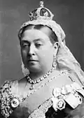 Haar grootmoeder, koningin Victoria (1837-1901). Kort na de geboorte van grootvorstin Olga brachten Alexandra en Nicolaas II een bezoek aan Victoria. Ook hadden ze toen een ontmoeting met Edward, de prins van Wales, en met prinses Alexandra, een zus van Nicolaas' moeder, de keizerin-moeder Maria Fjodorovna.