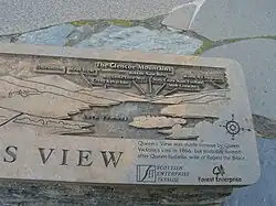 Een bord op Queen's View met de omgeving