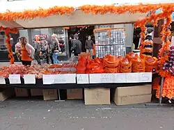 Kraampje met Oranje-artikelen in Amsterdam