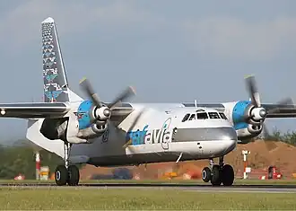 Een Antonov An-26 van RAF-Avia