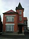 Villa met achterliggende schuur